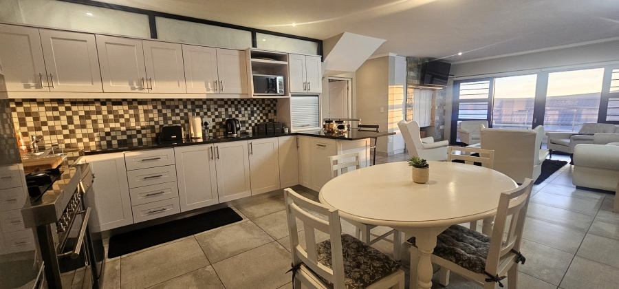 8 Bedroom Property for Sale in Myburgh Park Western Cape